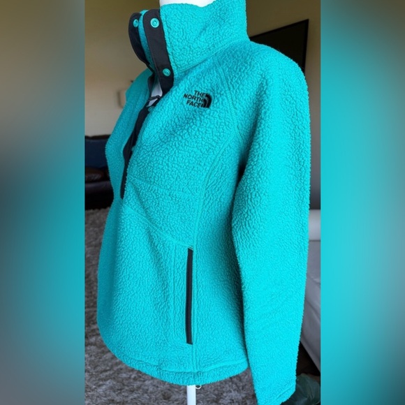The North Face MEDIUM Turquoise Fleece Pullover 1/4 Snap Neck And Front Pocket - Picture 2 of 10
